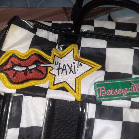 Betsey Johnson Betseyville White & Black Checkered New York Taxi Hobo Purse Bag - Picture 6 of 10